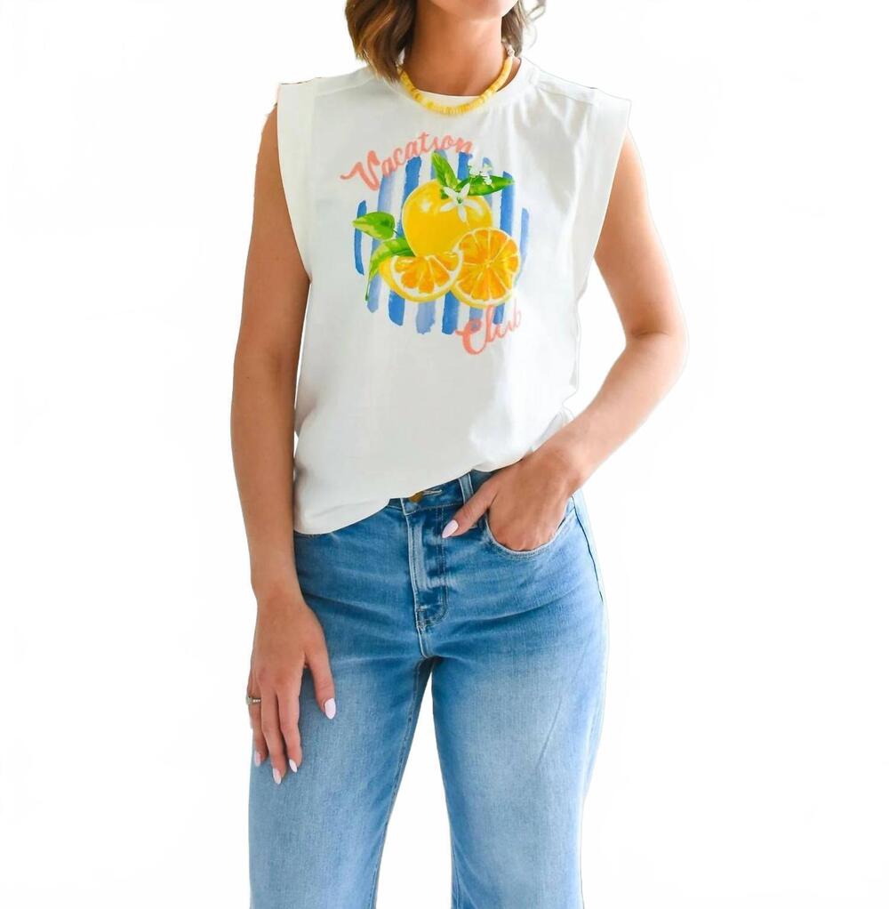 NEW SKIES ARE BLUE vacation club graphic tee in white/yellow